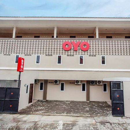 Oyo134-Lg公寓 泗水 外观 照片
